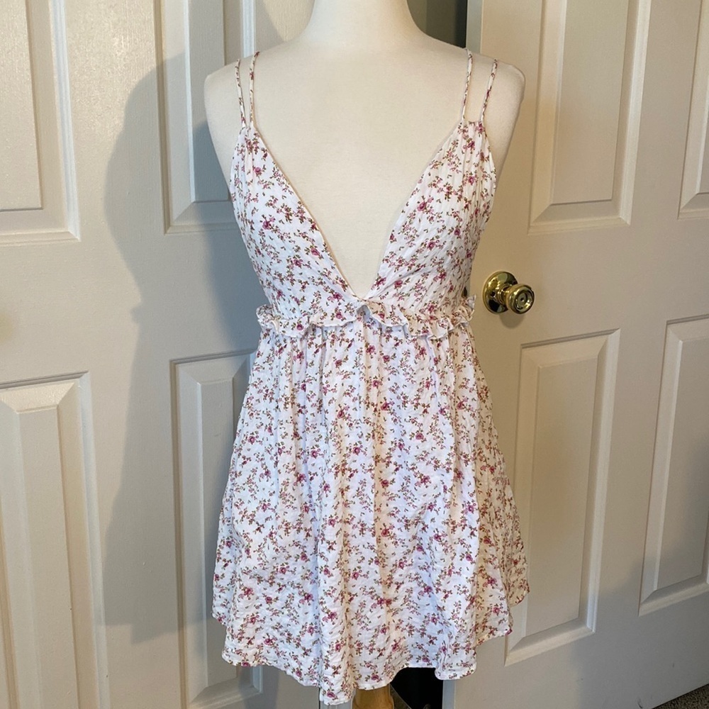 Women’s Size Small Strappy Floral Sundress with VNeckline — So Pretty For Summer